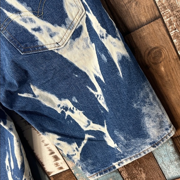 Levi's Premium Blue and White bleached Denim Shorts - Picture 11 of 14